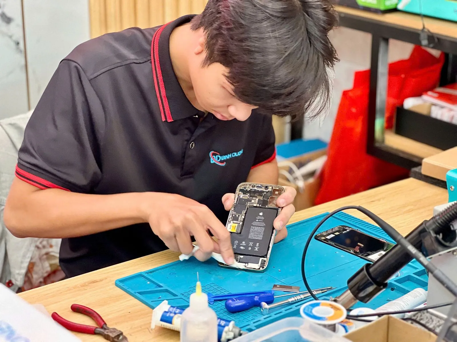 3. Nguyên Nhân Khiến Màn Hình Oppo A18 Bị Hỏng