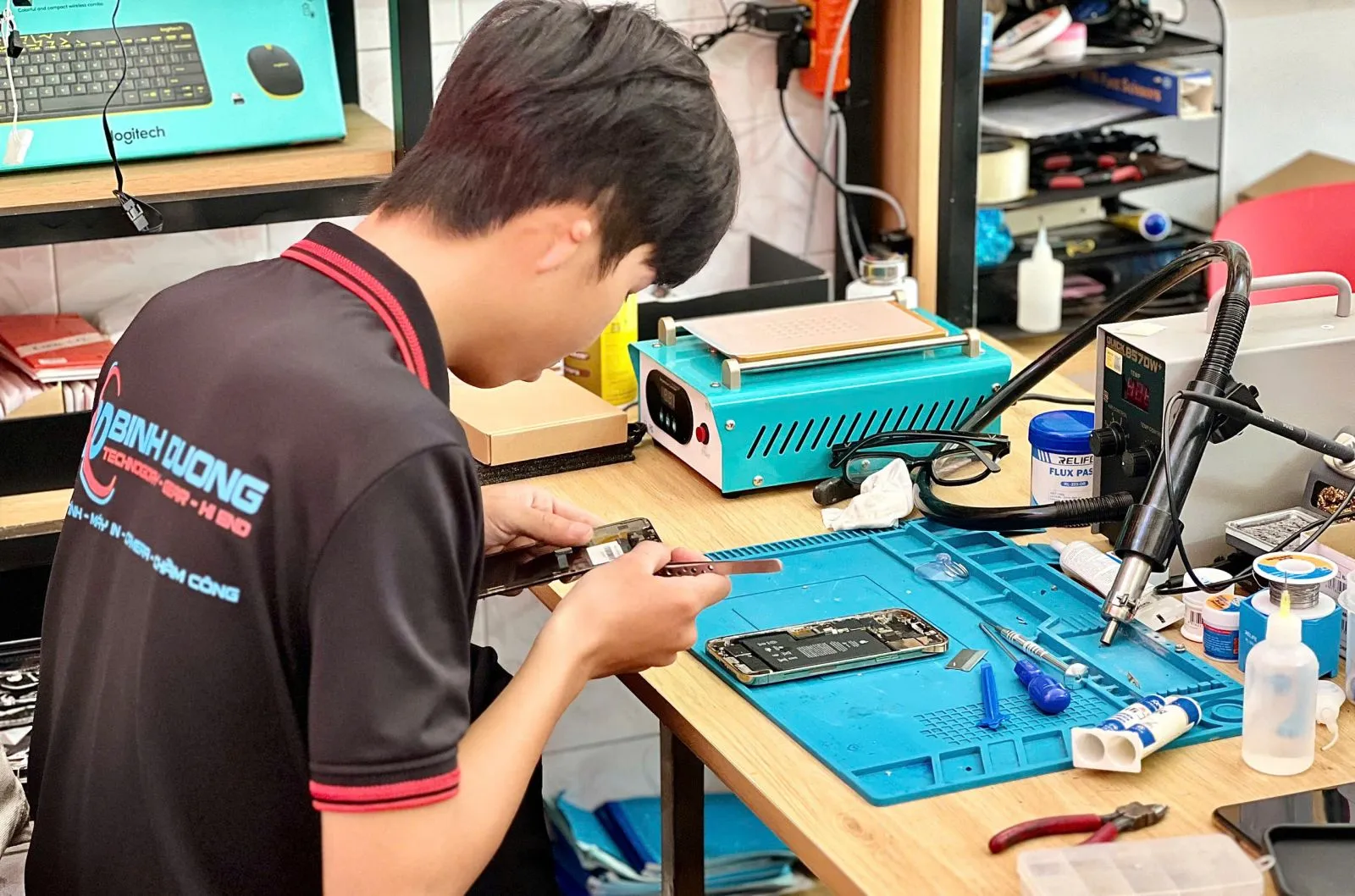 Những dấu hiệu nào nhận biết cần phải thay chân sạc Oppo F7? và chi phí sửa chữa như thế nào?