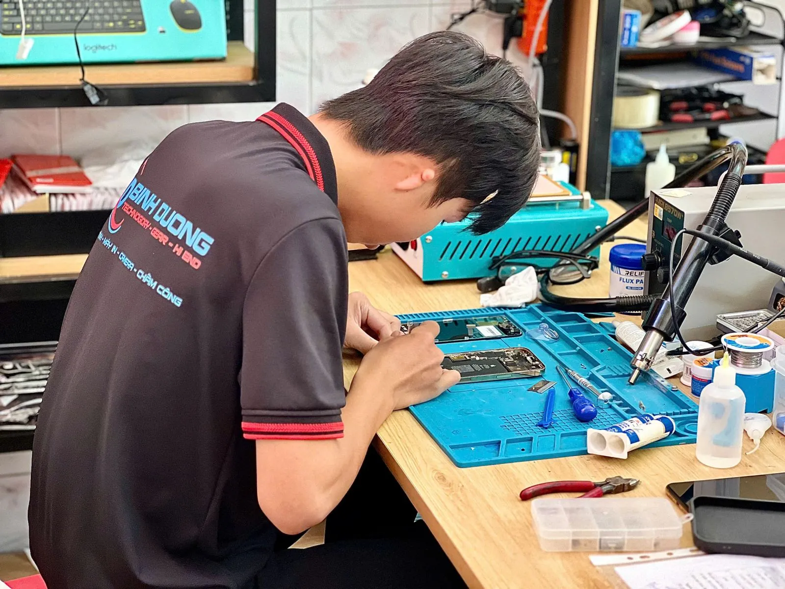Đội ngũ kỹ thuật bên Bình Dương Computer
