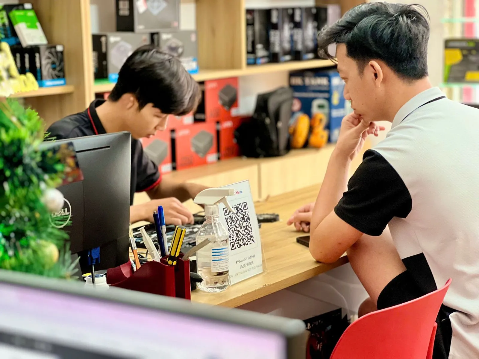 Các dấu hiệu nhận biết cần thay màn hình Xiaomi Redmi note 13 4G