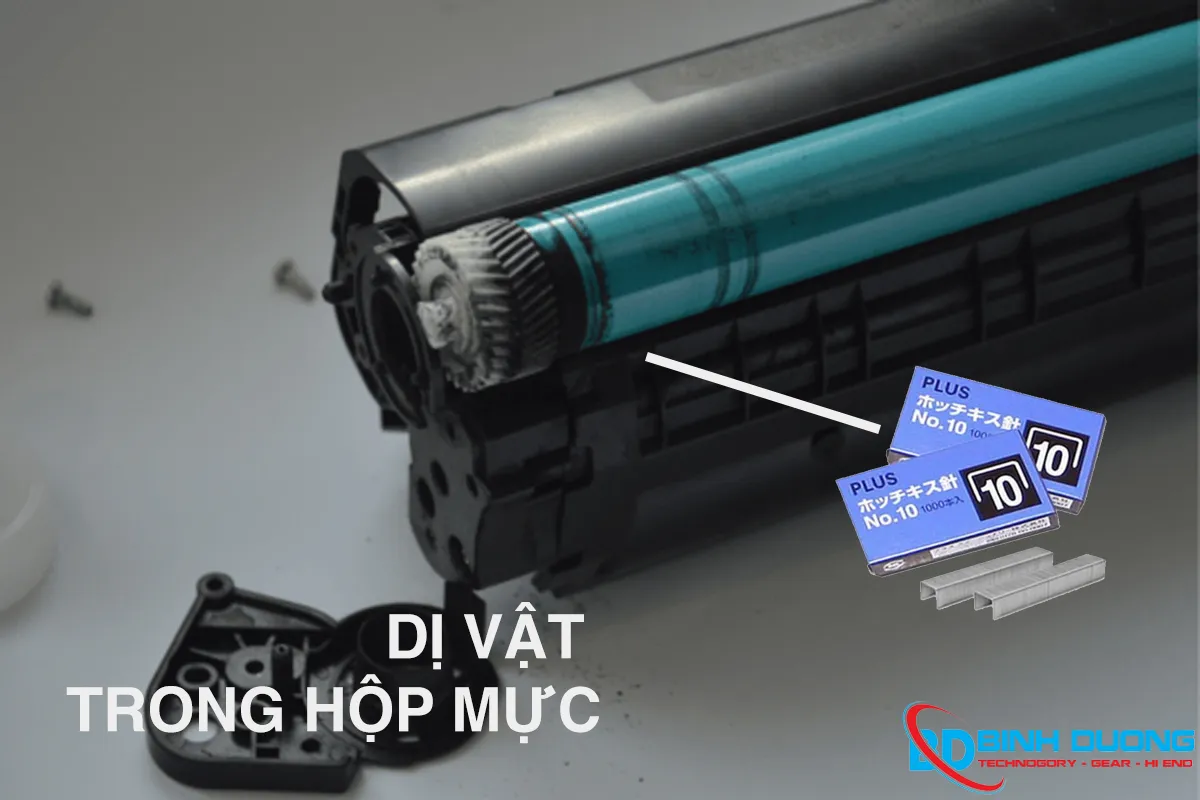 Dị vật kẹt lại bên trong hộp mực khiến máy in bị mờ